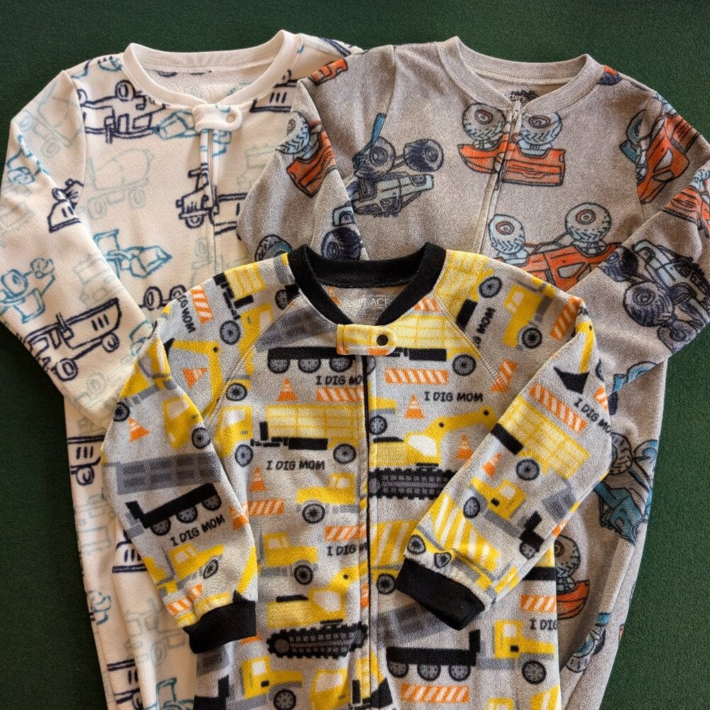 Bundle of Boy's Full-zip, Fleece, Footed Pajamas 5T 💙